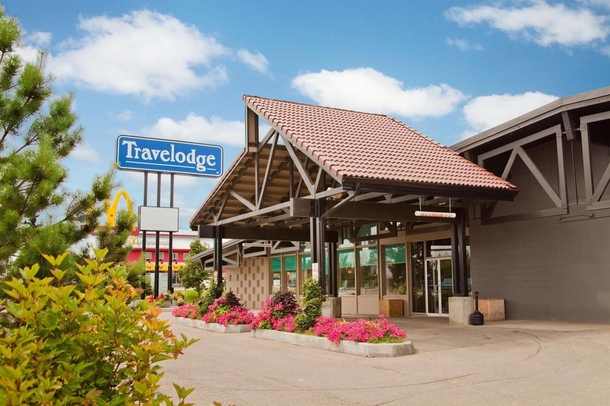 Travelodge By Wyndham Prince Albert Exteriör bild